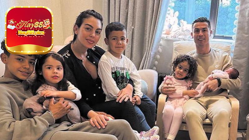 Những bức ảnh vui vẻ của Ronaldo bên người bạn đời và các con tại những khu nghỉ dưỡng sang trọng